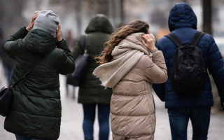 Синоптики попередили про вітер і мокрий сніг в Україні 5 березня