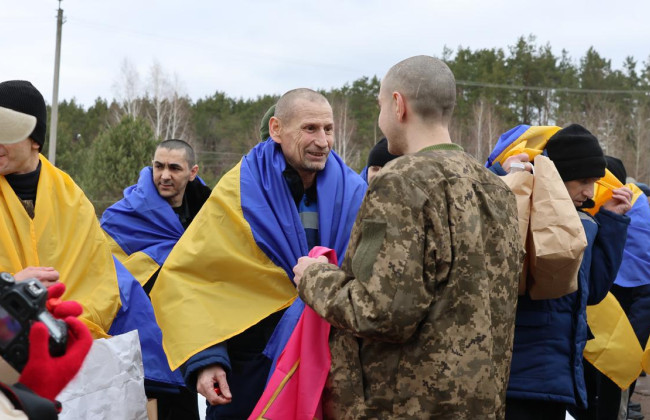 З російського полону повернулися 200 українців, фото