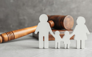 Изменение размера и способа взыскания алиментов: какие обстоятельства учитывает суд