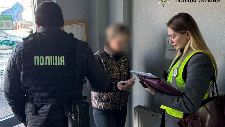 В Киеве задержали трех «бизнесменов» за взятки за «приоритетную» перерегистрацию авто