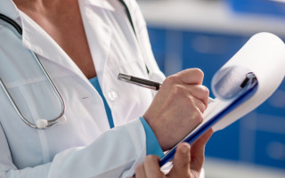 В Киеве врачу-психиатру сообщили о подозрении в смерти пациентки из-за несвоевременно установленного диагноза