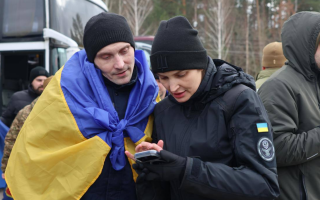 Другий етап обміну: з російського полону повернулись ще 300 захисників та двоє цивільних, фото