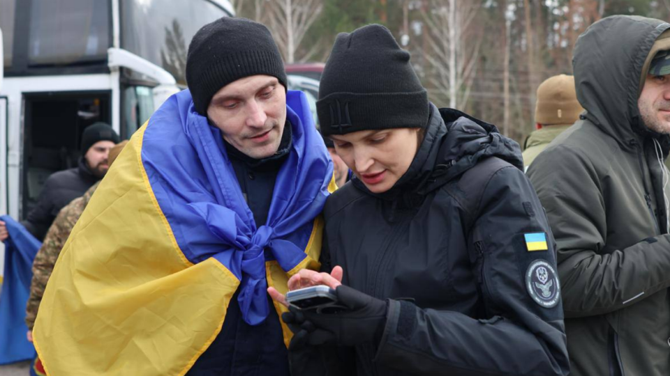 Второй этап обмена: из российского плена вернулись еще 300 защитников и двое гражданских, фото