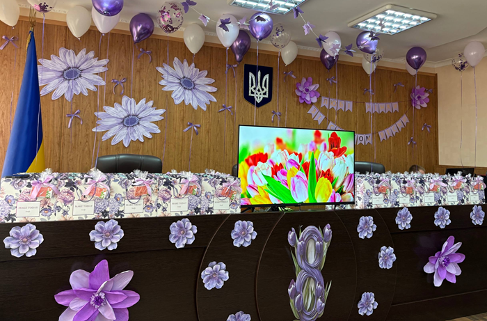 Запорожский окружной административный суд поздравил работниц с Женским днем, фото