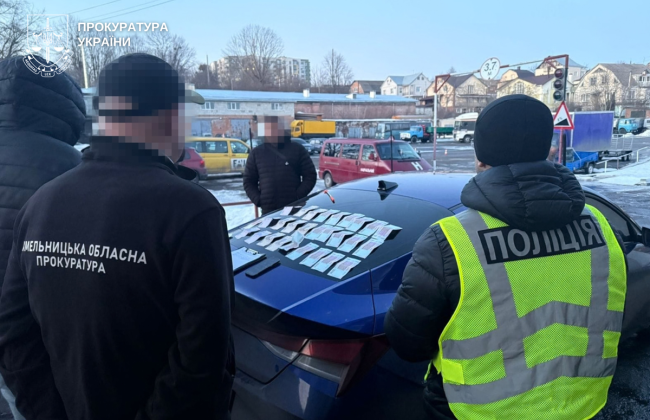 На Хмельниччині чоловік за 18 тисяч гривень обіцяв «допомогти» скласти іспит на водійське посвідчення