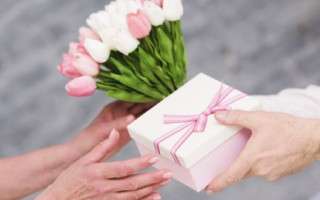 Чи чекають українки на привітання 8 березня та від кого – результати опитування