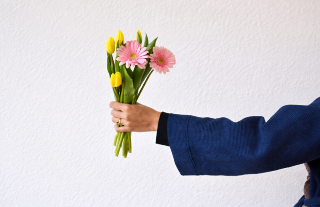 Без букетов и стереотипов: как предлагают отмечать 8 марта в школах