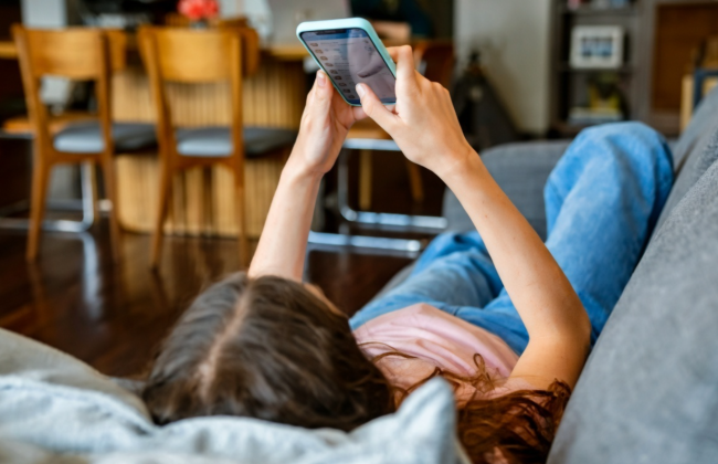 В Індонезії дітям до 16 років заборонили користуватися соцмережами