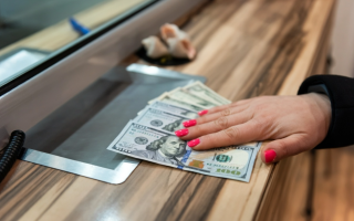 В Украине могут возникнуть проблемы с наличной валютой из-за захвата инкассаторских автомобилей в Венгрии — НБУ