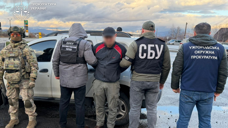 Через Тису на надувной лодке: в Закарпатской области мужчина за $4 тысячи пытался переправить военнообязанного