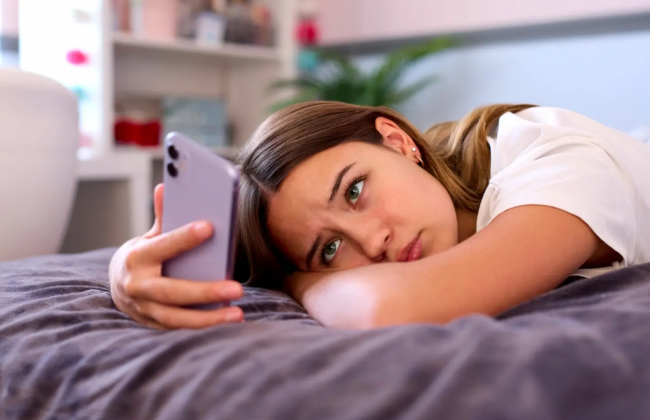 Постоянный просмотр коротких видео в TikTok и Instagram может «портить мозг»: что выяснили ученые