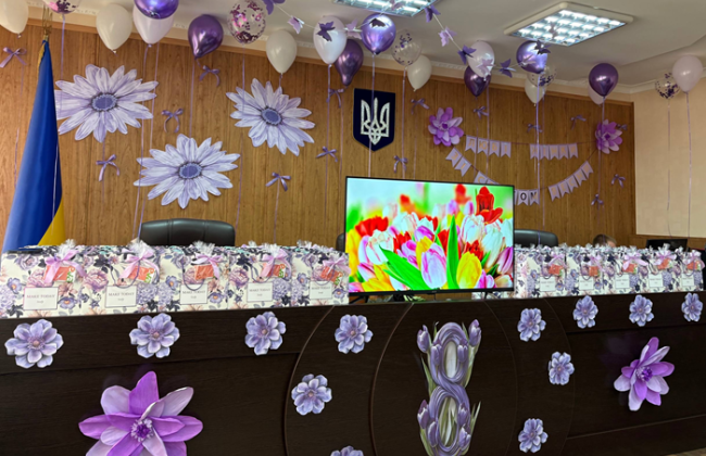 Запорізький окружний адміністративний суд привітав працівниць із Жіночим днем, фото