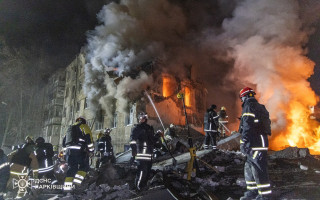 РФ вдарила ракетою по житловому будинку в Харкові: 7 людей загинули, в тому числі дві дитини