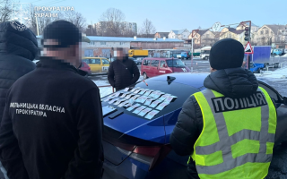 В Хмельницкой области мужчина за 18 тысяч гривен обещал «помочь» сдать экзамен на водительское удостоверение