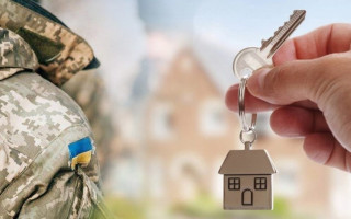 Чи можуть військовослужбовці з повнолітніми дітьми отримати житловий ваучер – пояснення