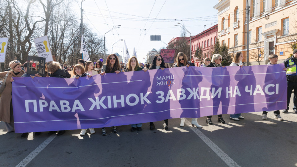 В Киеве впервые после начала полномасштабного вторжения РФ прошел Марш женщин, фото