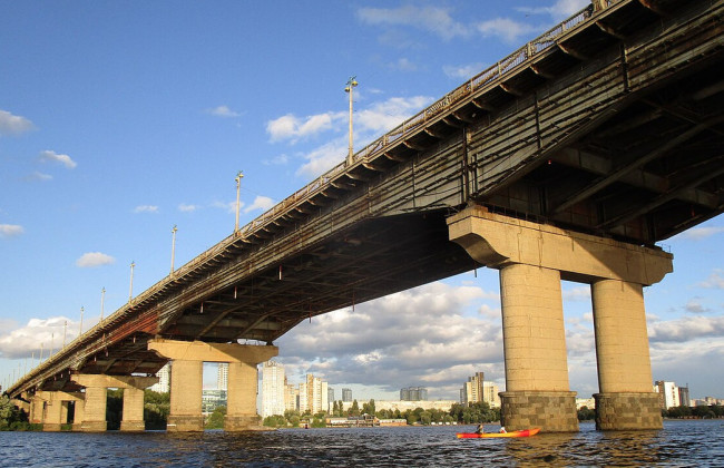 НАН закликає невідкладно розпочати ремонт мосту Патона через ризик руйнування