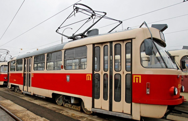 У Києві через ремонт колій на Кирилівській змінять маршрути чотирьох трамваїв