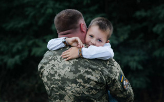 Военным, которые воспитывают детей с инвалидностью, могут разрешить увольняться со службы — в Раде зарегистрировали законопроект