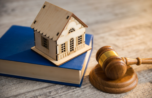 Из-за изменения номера дома владелец не смог обновить данные о квартире: вмешался суд