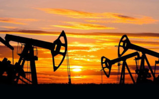 Цены на нефть превысили 100 долларов за баррель впервые с 2022 года