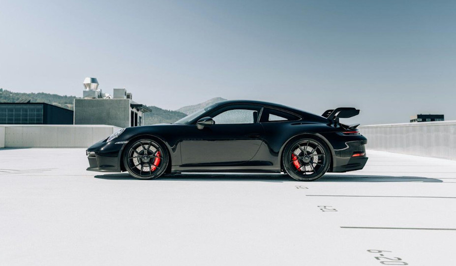 Мужчина подал в суд на Porsche после того, как узнал, что новое авто за $282 тысячи использовали для обучения механиков