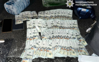 У Києві затримали військовослужбовця, який за 10000 доларів обіцяв зняття з розшуку