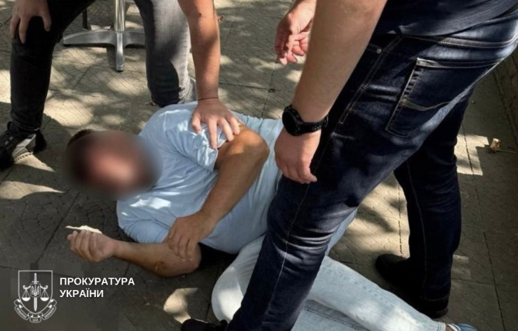 В Киеве будут судить пенсионера, который за 25 тысяч евро предлагал трудоустройство в ОГП