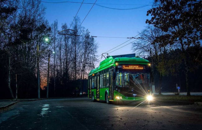 Жінка оскаржила обмеження безкоштовного проїзду для пенсіонерів у Житомирі — апеляційний суд став на її бік