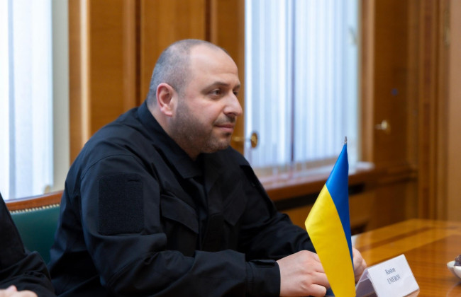 Рустем Умеров вместе с военными отправился на Ближний Восток для стабилизации ситуации безопасности