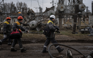Постраждалим працівникам критичної інфраструктури розширили право на грошову допомогу — підписано закон