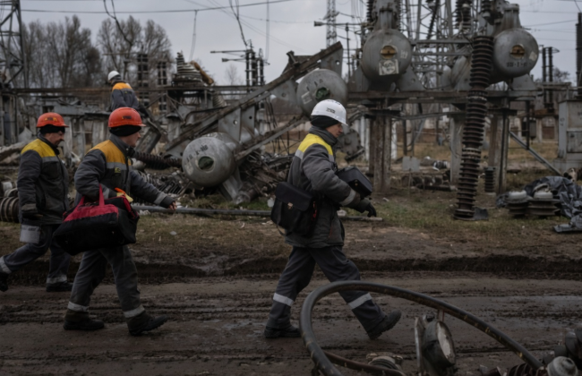 Пострадавшим работникам критической инфраструктуры расширили право на денежную помощь — закон подписан