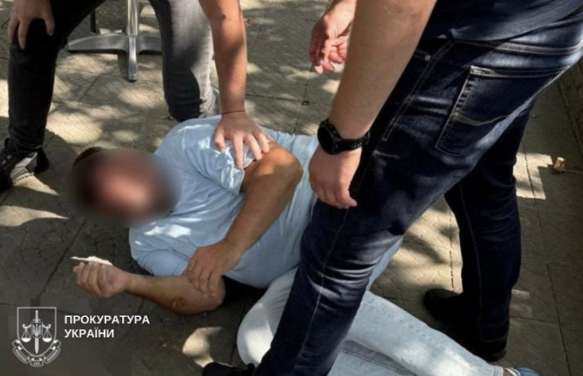 В Киеве будут судить пенсионера, который за 25 тысяч евро предлагал трудоустройство в ОГП