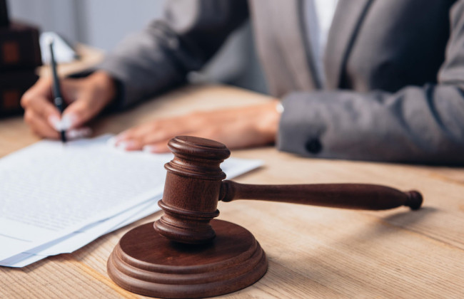 Чи дає незаконне звільнення під час призупинення трудового договору право на середній заробіток — позиція КЦС ВС