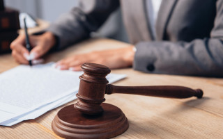 Дает ли незаконное увольнение при приостановлении трудового договора право на средний заработок — позиция КГС ВС
