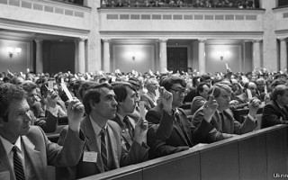 Депутаты-основатели получат дипломатические паспорта и пожизненное содержание: подписан Закон