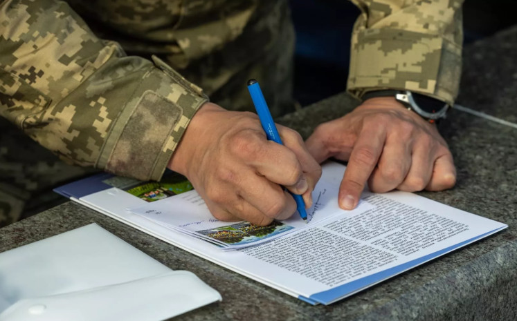 Рада предлагает упростить увольнение военнослужащих, воспитывающих ребенка с инвалидностью