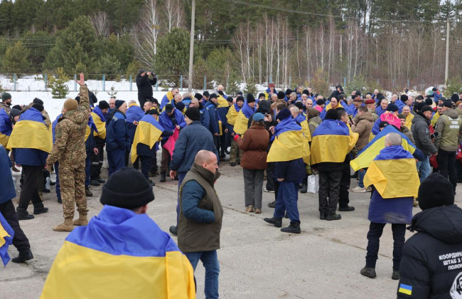 Какие выплаты и льготы гарантированы военным после плена: разъяснение Минобороны