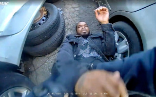 В США полиция во время погони открыла огонь по мужчине, однако «скорая» забрала его только после второго вызова