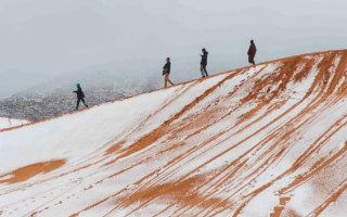 У пустелі Сахара несподівано випав сніг — температура опустилася нижче нуля, фото