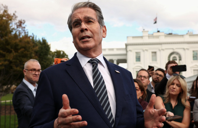 США на 30 днів послабили санкції на купівлю російської нафти, що перебуває в морі