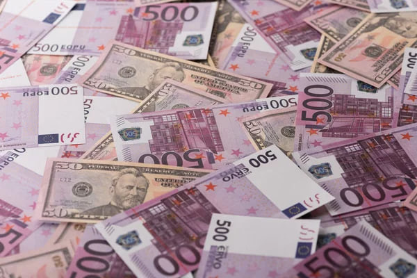 НБУ провів операції з підкріплення банків готівковою валютою