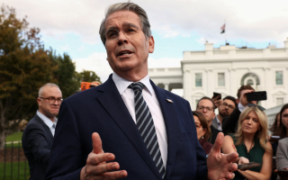 США на 30 днів послабили санкції на купівлю російської нафти, що перебуває в морі