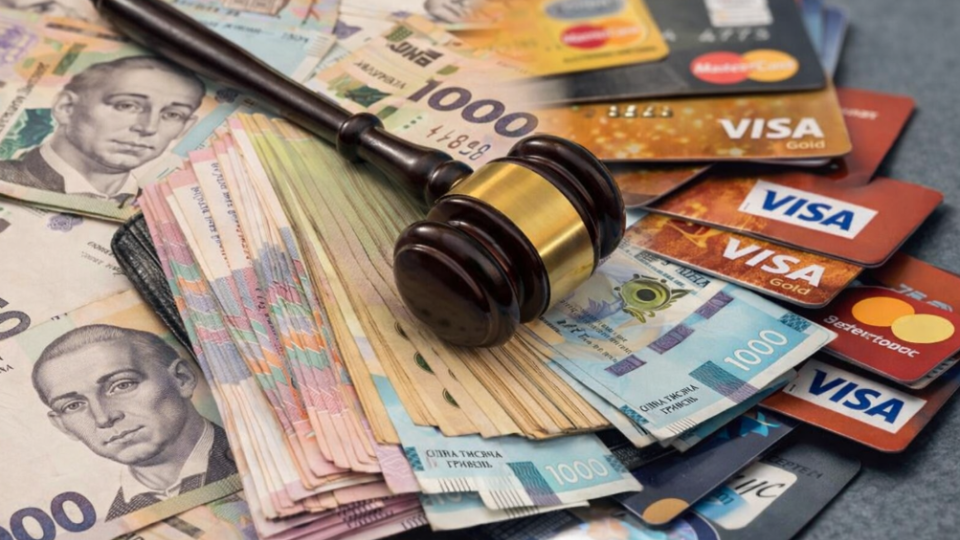 Банк заблокировал счет из-за подозрения в мошенничестве — суд отказал клиенту в компенсации 620 тысяч гривен