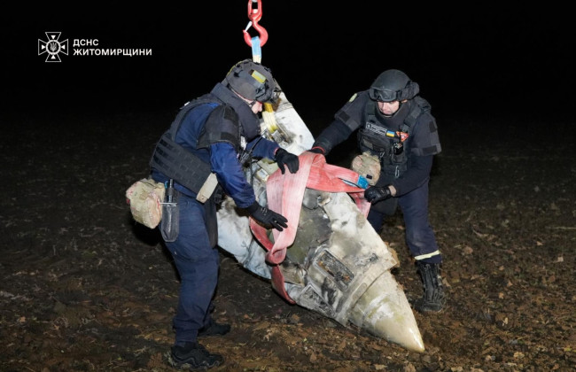 На Житомирщині сапери знешкодили бойову частину ракети «Кинджал» вагою у півтонни – фото та відео знахідки