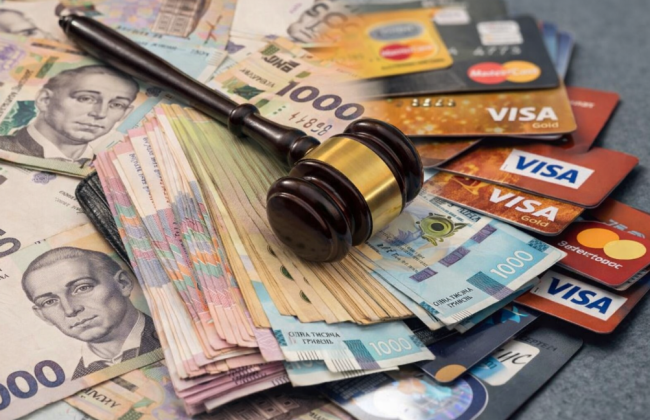 Банк заблокировал счет из-за подозрения в мошенничестве — суд отказал клиенту в компенсации 620 тысяч гривен