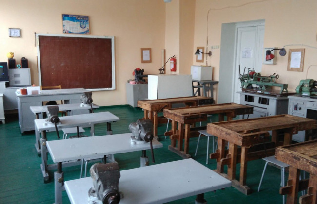 Девятиклассницу ударило током в школьной мастерской: руководителю гимназии в Полтавской области сообщено о подозрении