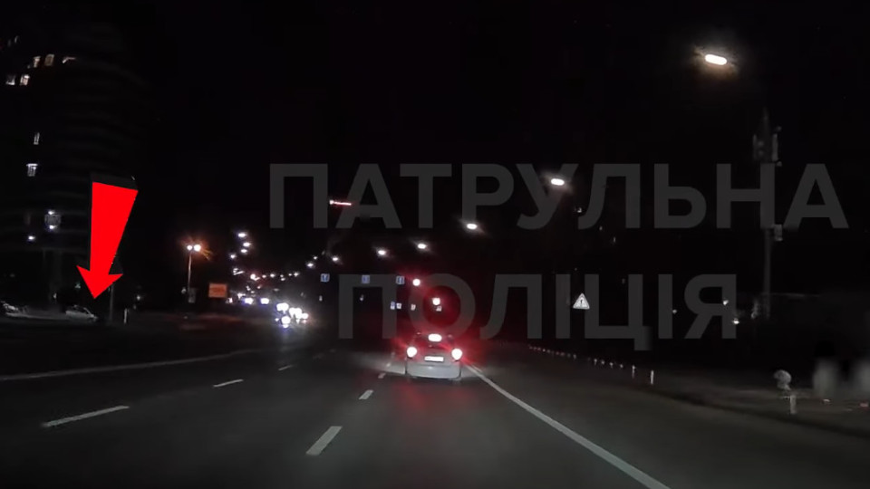 В Киеве наказали водителя, который ехал без включенного ближнего света фар в темное время суток