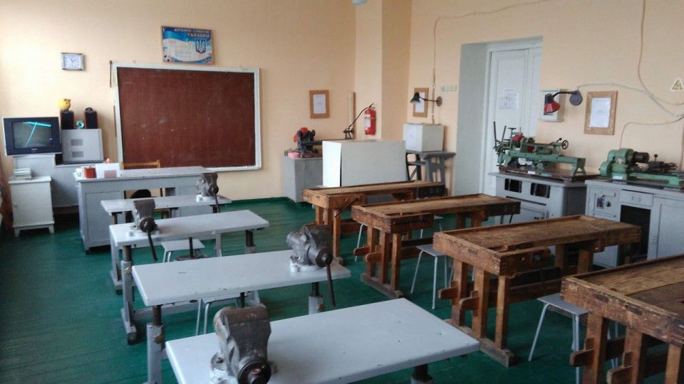 Дев'ятикласницю вдарило струмом у шкільній майстерні: керівнику гімназії на Полтавщині повідомили про підозру
