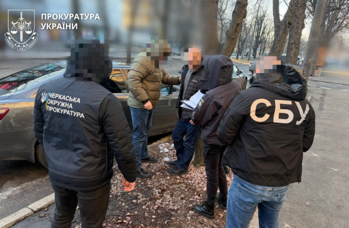 В Черкассах разоблачили мужчину, который организовывал выезд за границу уклонистов через фиктивный брак